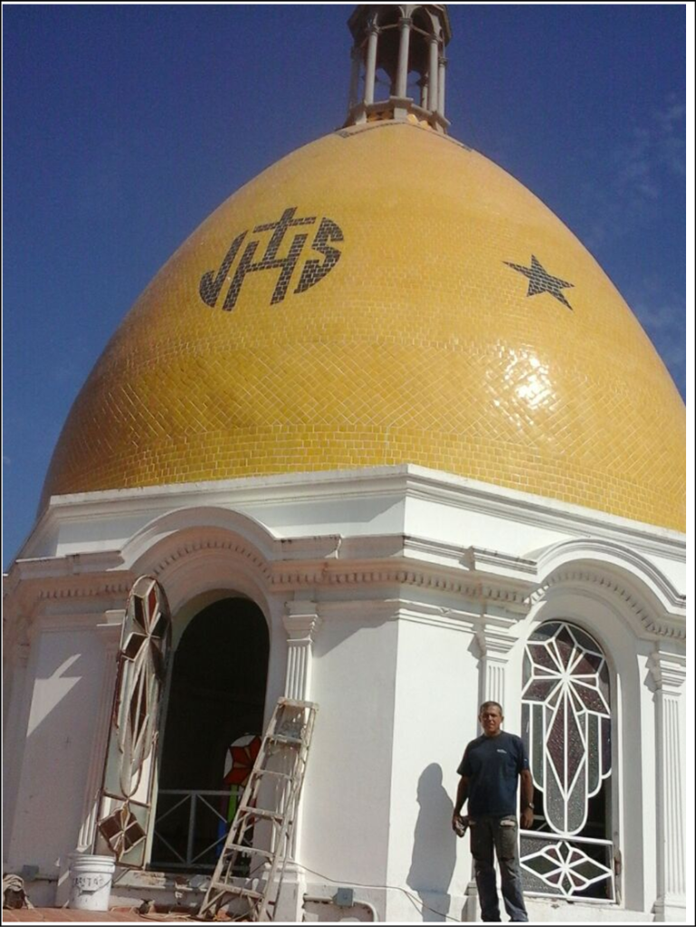 Miguel Orozco Viitralista de la Parroquia de la Virgen de Guadalupe en Puerto Vallarta